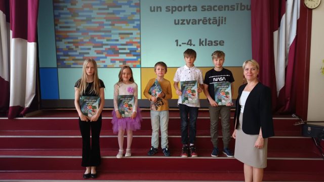 Foto no pasākuma olimpiāzu, konkursu un sporta sacensību uzvarētājiem.