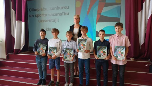 Foto no pasākuma olimpiāzu, konkursu un sporta sacensību uzvarētājiem.