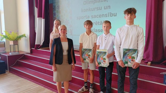 Foto no pasākuma olimpiāzu, konkursu un sporta sacensību uzvarētājiem.