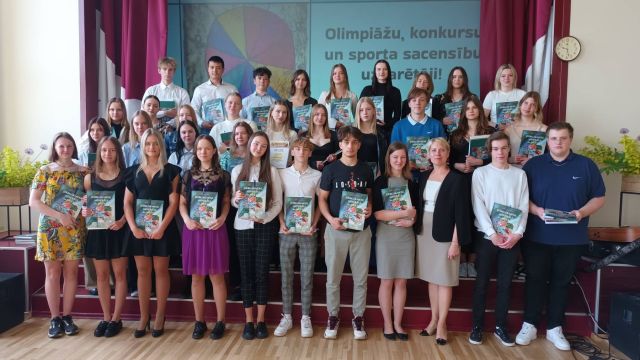 Foto no pasākuma olimpiāzu, konkursu un sporta sacensību uzvarētājiem.