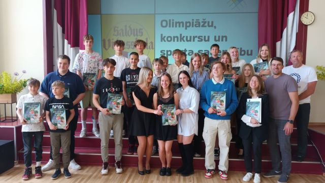 Foto no pasākuma olimpiāzu, konkursu un sporta sacensību uzvarētājiem.