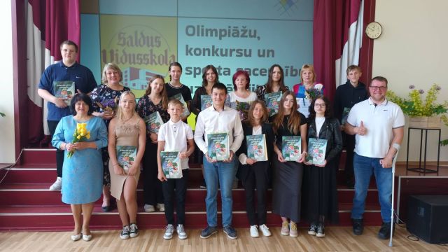 Foto no pasākuma olimpiāzu, konkursu un sporta sacensību uzvarētājiem.