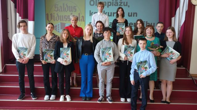 Foto no pasākuma olimpiāzu, konkursu un sporta sacensību uzvarētājiem.