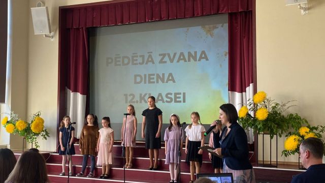 Pasākumu vada dir.vietn.Ilze Barisa