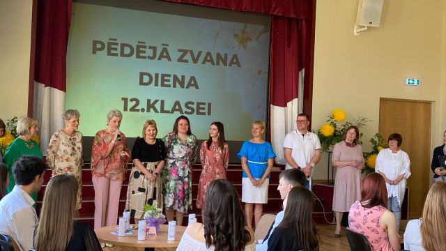 Skolotāji izsaka vēlējumus 12.klasei