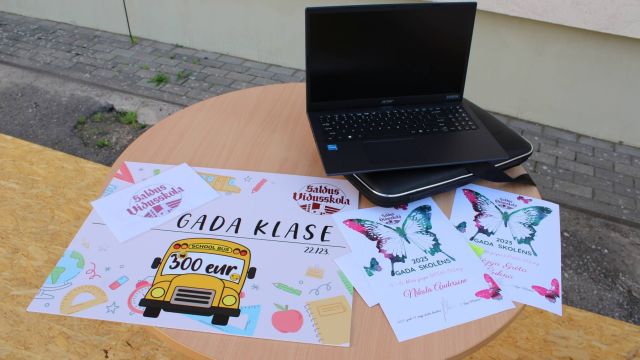 Sponsoru "IT Tehnika" dāvanas.