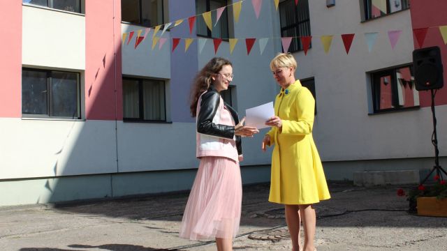 Pēdējā skolas diena, balvu saņem Nikola Andersone