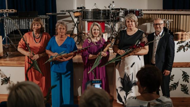 "Gada skolotājs 2023". No labās Inese Dravniece , Anita Rasiņa.