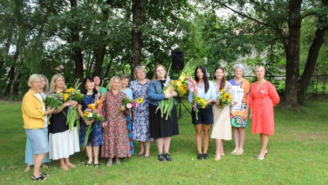 Skolotāji, kas uzsāk darbu skolā