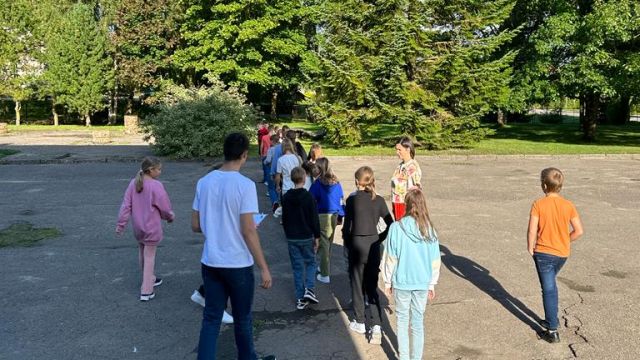 Skolēni nodarbībā.