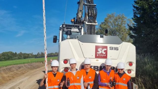 Skolēni viesojas uzņēmumos