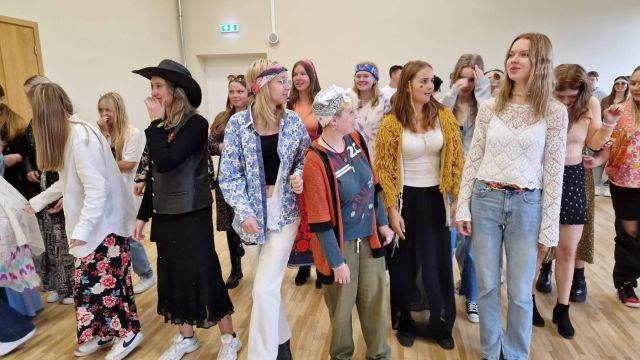 10.klašu skolēni pasākumā "Kļūsti mūsējais"