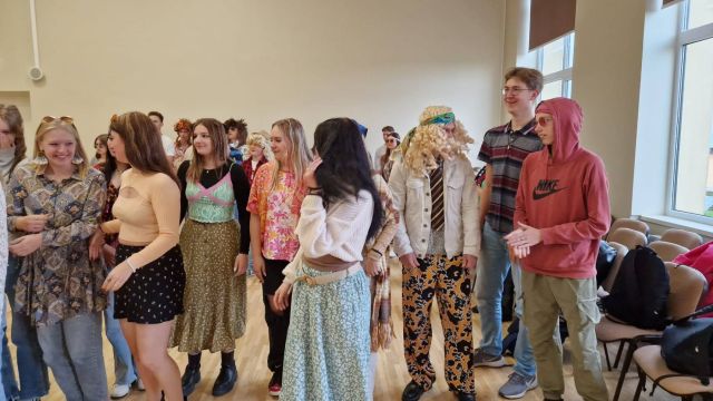 10.klašu skolēni pasākumā "Kļūsti mūsējais"