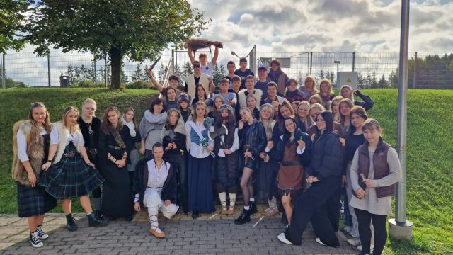 10.klašu skolēni pasākumā "Kļūsti mūsējais"