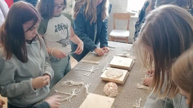 6.klases skolēni radošajās darbnīcās