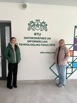 Skolēni "Karjeras dienu"pasākumu ietvaros, iepazīst profesijas.