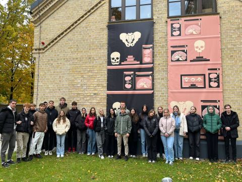 Skolēni "Karjeras dienu"pasākumu ietvaros, iepazīst profesijas.