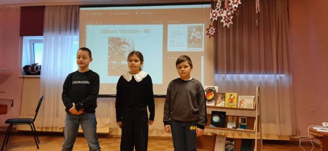 Bērni deklamē dzeju