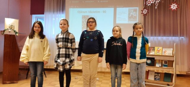 Bērni deklamē dzeju