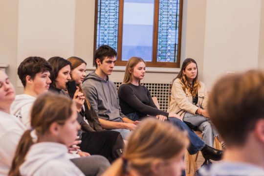 Saldus vidusskolas skolēnu pašpārvalde viesojas Rīgas 6.vidusskolā.