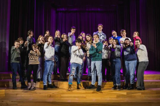 Saldus vidusskolas skolēnu pašpārvalde viesojas Rīgas 6.vidusskolā.