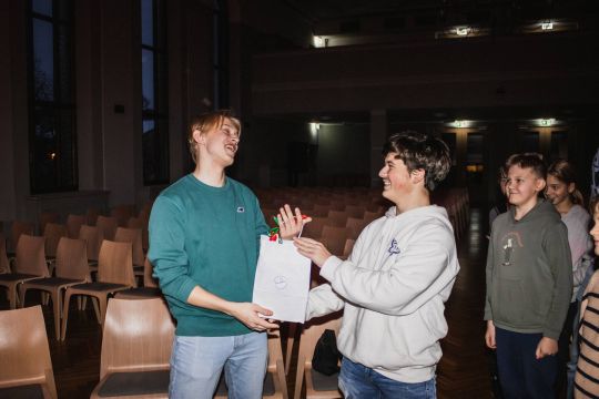 Saldus vidusskolas skolēnu pašpārvalde viesojas Jelgavas Valsts Ģimnāzijā