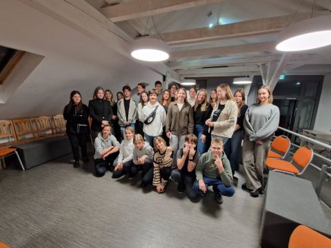 Saldus vidusskolas skolēnu pašpārvalde viesojas Rīgas 6.vidusskolā.