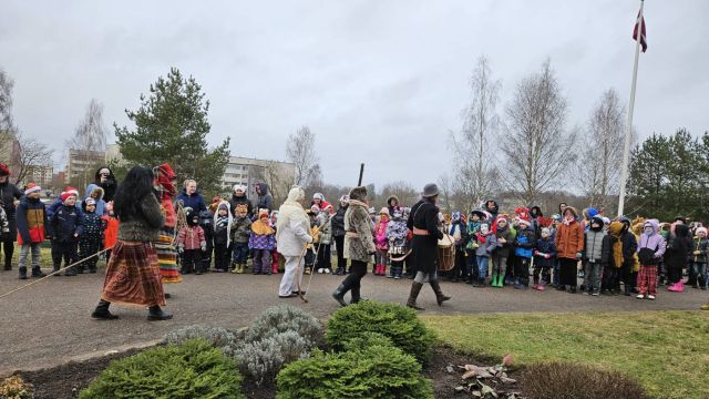 Ziemassvētki ar folkloras kopu