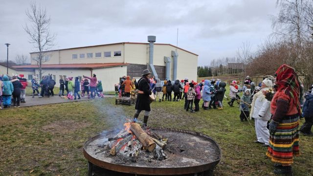 Ziemassvētki ar folkloras kopu