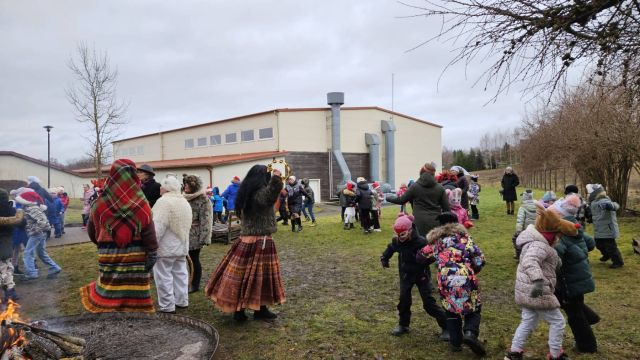 Ziemassvētki ar folkloras kopu