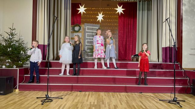 Dzied 1.klašu ansamblis