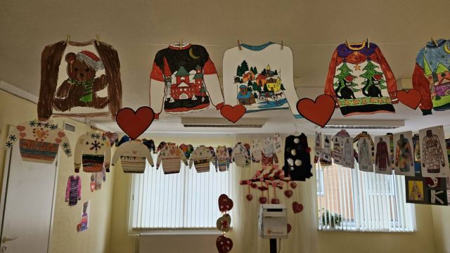 Silto džemperu diena