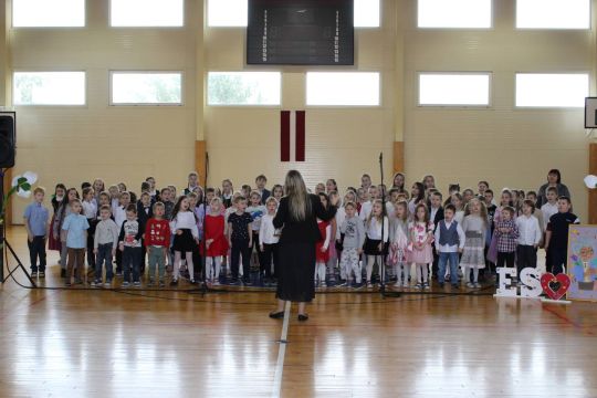 Vecvecāku diena sākumskolā