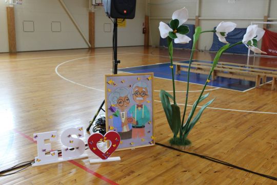 Vecvecāku diena sākumskolā