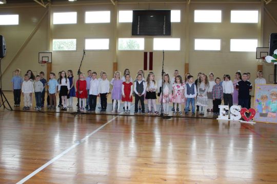 Vecvecāku diena sākumskolā