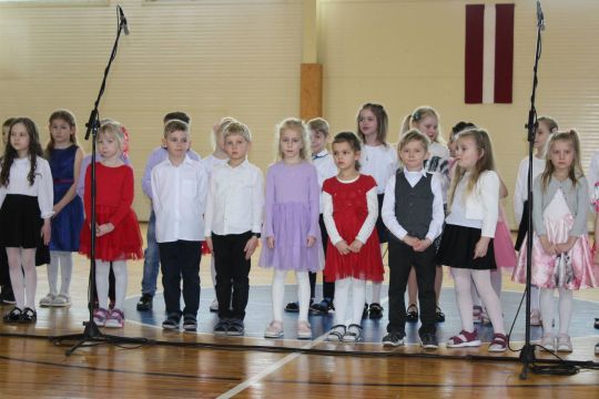 Vecvecāku diena sākumskolā