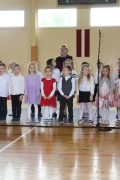 Vecvecāku diena sākumskolā