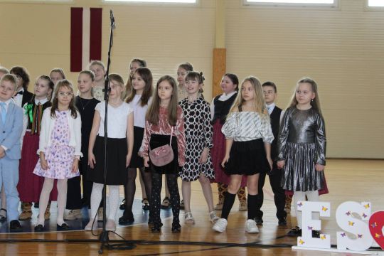 Vecvecāku diena sākumskolā