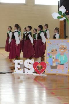 Vecvecāku diena sākumskolā