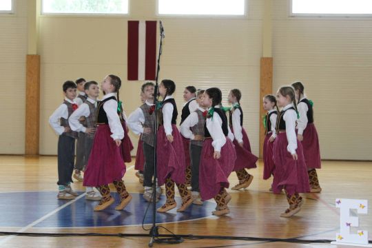 Vecvecāku diena sākumskolā