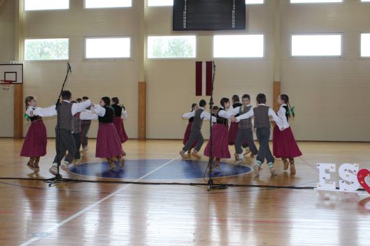 Vecvecāku diena sākumskolā