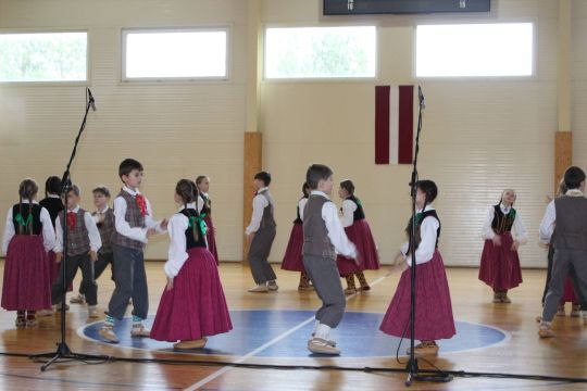 Vecvecāku diena sākumskolā