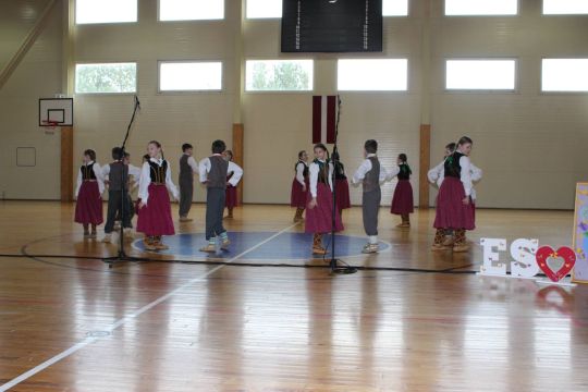 Vecvecāku diena sākumskolā