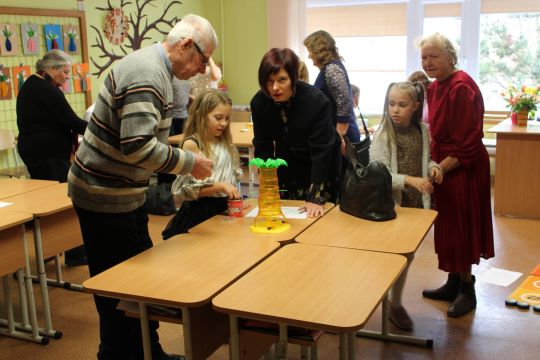 Vecvecāku diena sākumskolā