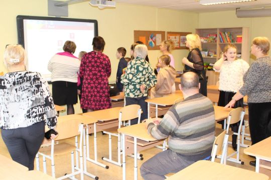 Vecvecāku diena sākumskolā