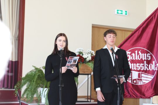 Koncerta vadītāji Annija Vārna un Eduards Gluškovs