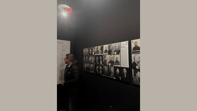Stūra mājas ekspozīcija