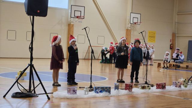 Ziemassvētku ieskaņas koncerts 1.klasniekiem