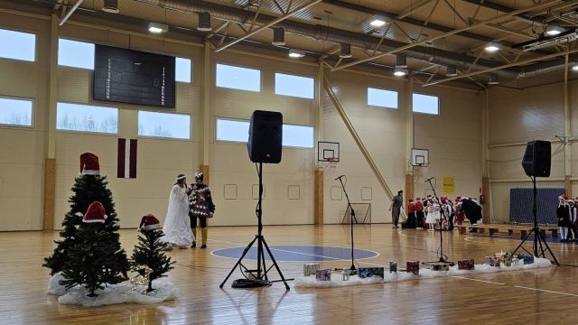 Ziemassvētku ieskaņas koncerts 1.klasniekiem