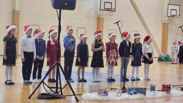 Ziemassvētku ieskaņas koncerts 1.klasniekiem